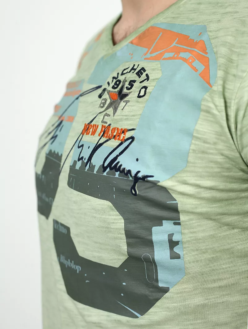Tee shirt imprimé col v